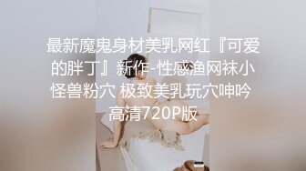 花重金雇的保洁阿姨进入大学女澡堂偷拍好多的美女洗澡换衣服 (1)