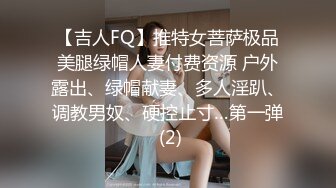 蜜桃臀母狗少妇乖巧听话舔弄大鸡巴，让大哥压在身下无套抽插，激情上位逼推大鸡巴滑进阴道爆草抽插浪叫不止